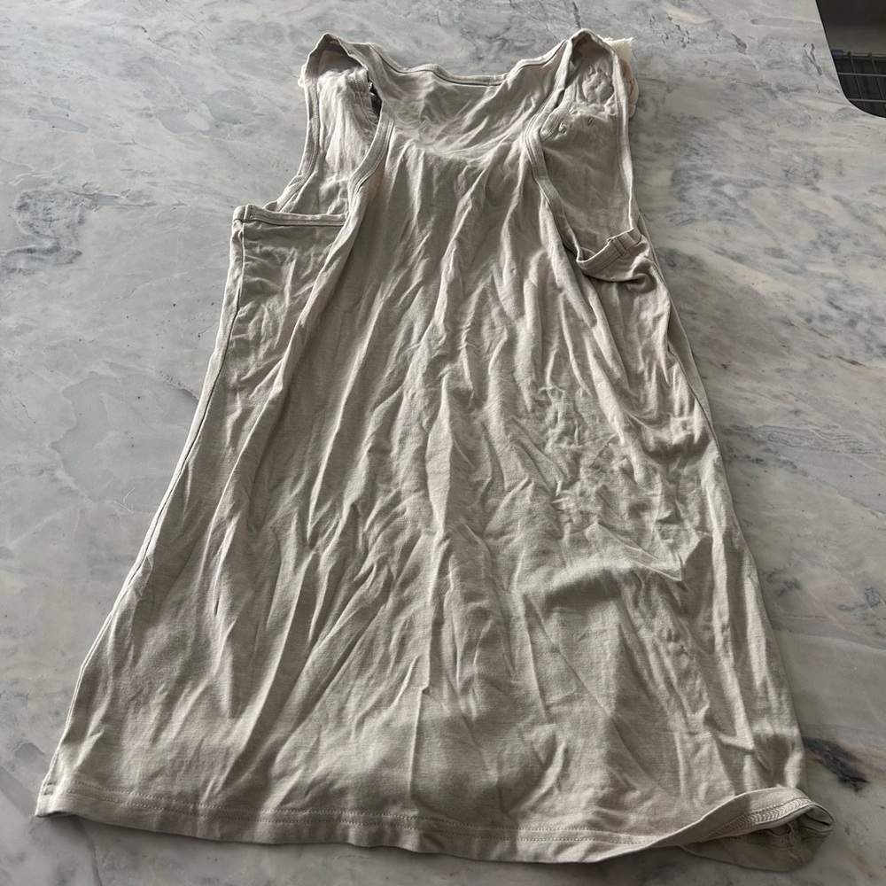 Vintage lady Dutch Tank top with Floral and pearl accents - Picture 3 of 3